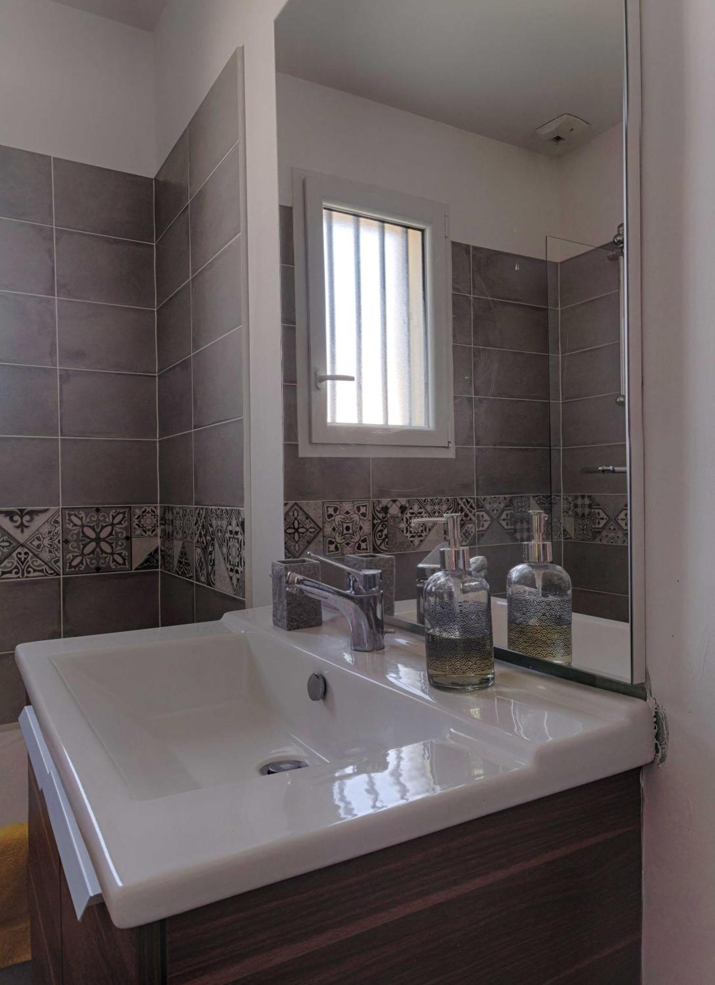Le Logis D'Emeric Avec Paisible Jardin Clos&Arbore Loches Ngoại thất bức ảnh